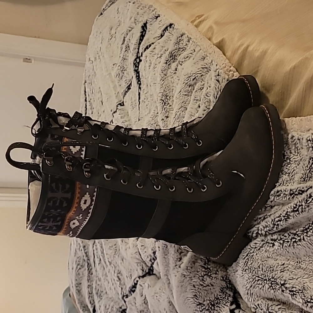 Boots - Picture 2 of 4